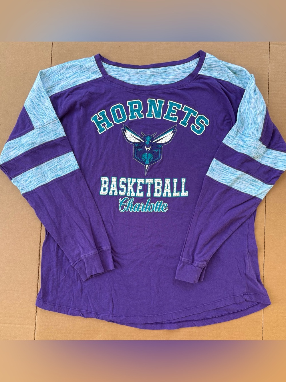 5th & Ocean by New Era Rhinestone Charlotte Hornets Women’s LS Shirt XL